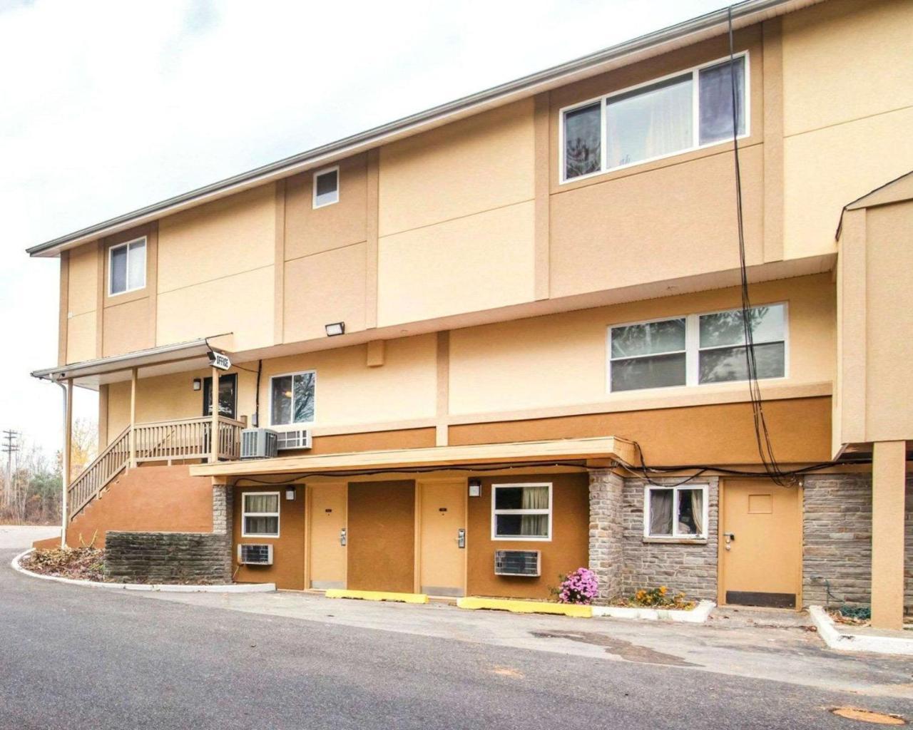 Econo Lodge New Paltz Exteriör bild