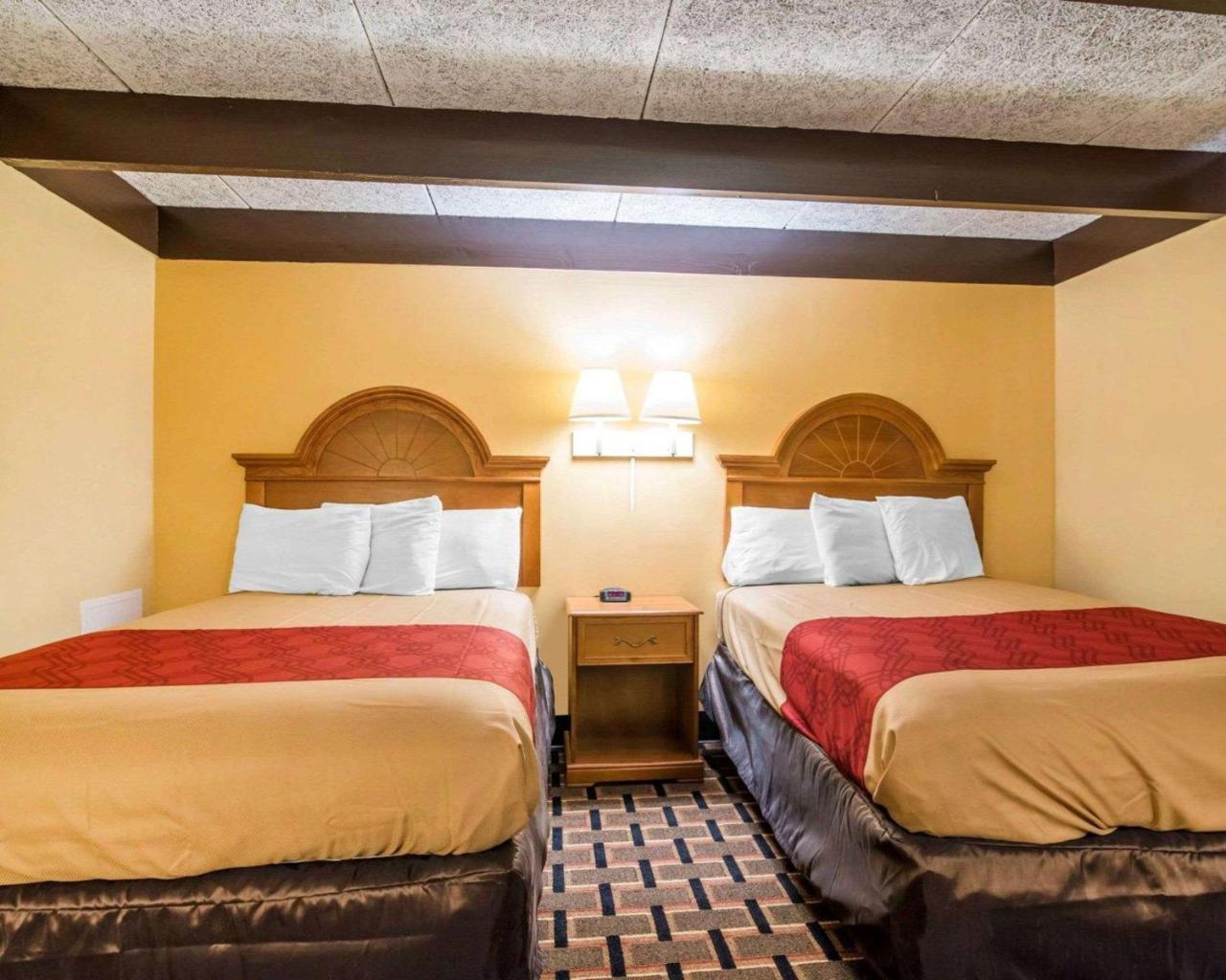 Econo Lodge New Paltz Exteriör bild